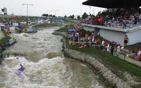 Devido às condições climáticas extremas com fortes ventos o Campeonato Mundial de Canoagem Slalom 2011, que acontece até domingo na Bratislava, Eslováquia, foi adiado nesta quarta-feira / Foto: Divulgação